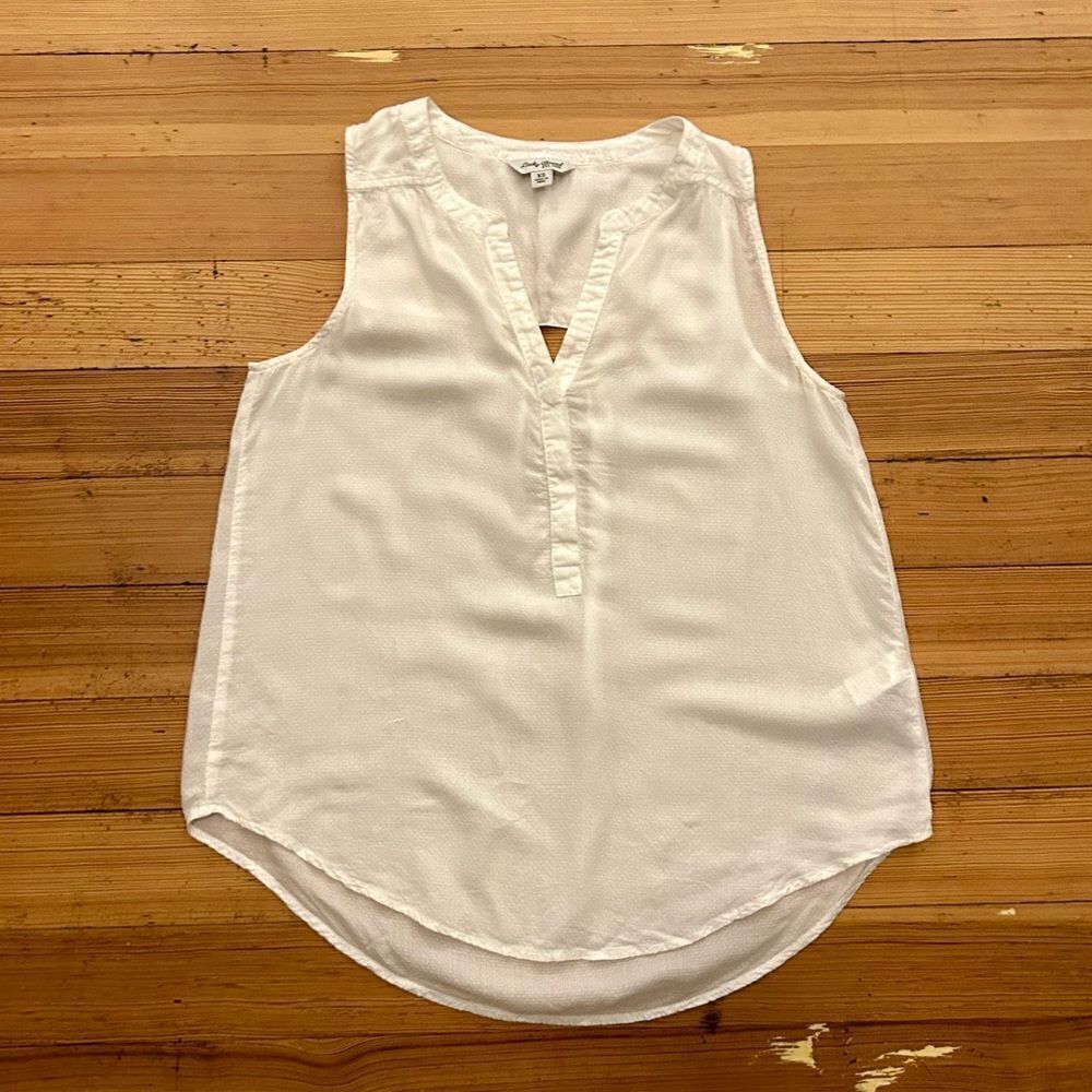 Lucky Brand sleeveless tank, keyhole back detail. Size XS.